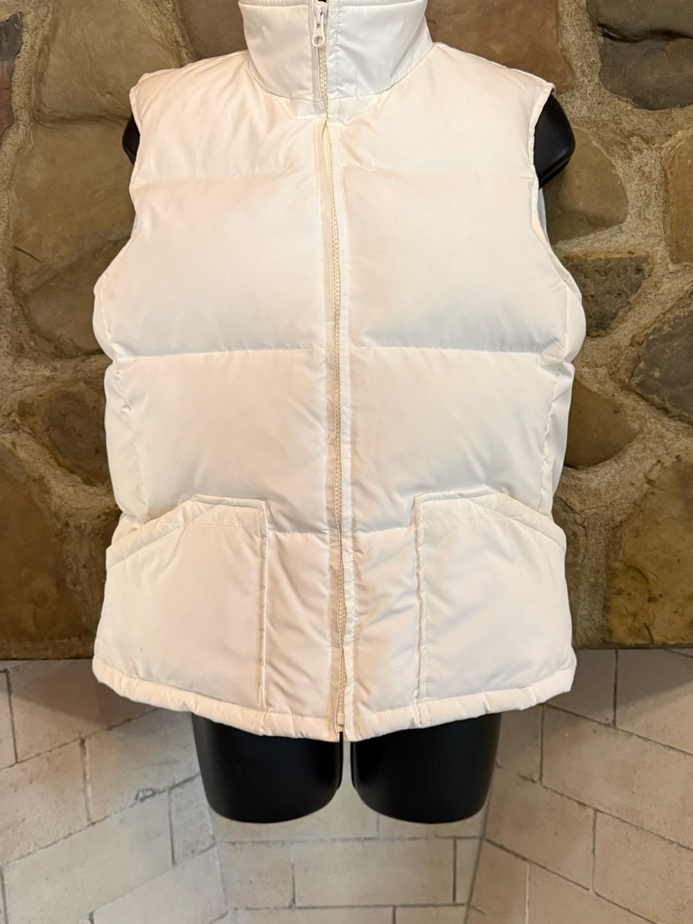 Old Navy White Quilted Puffer Vest - Sleeveless Zip Front